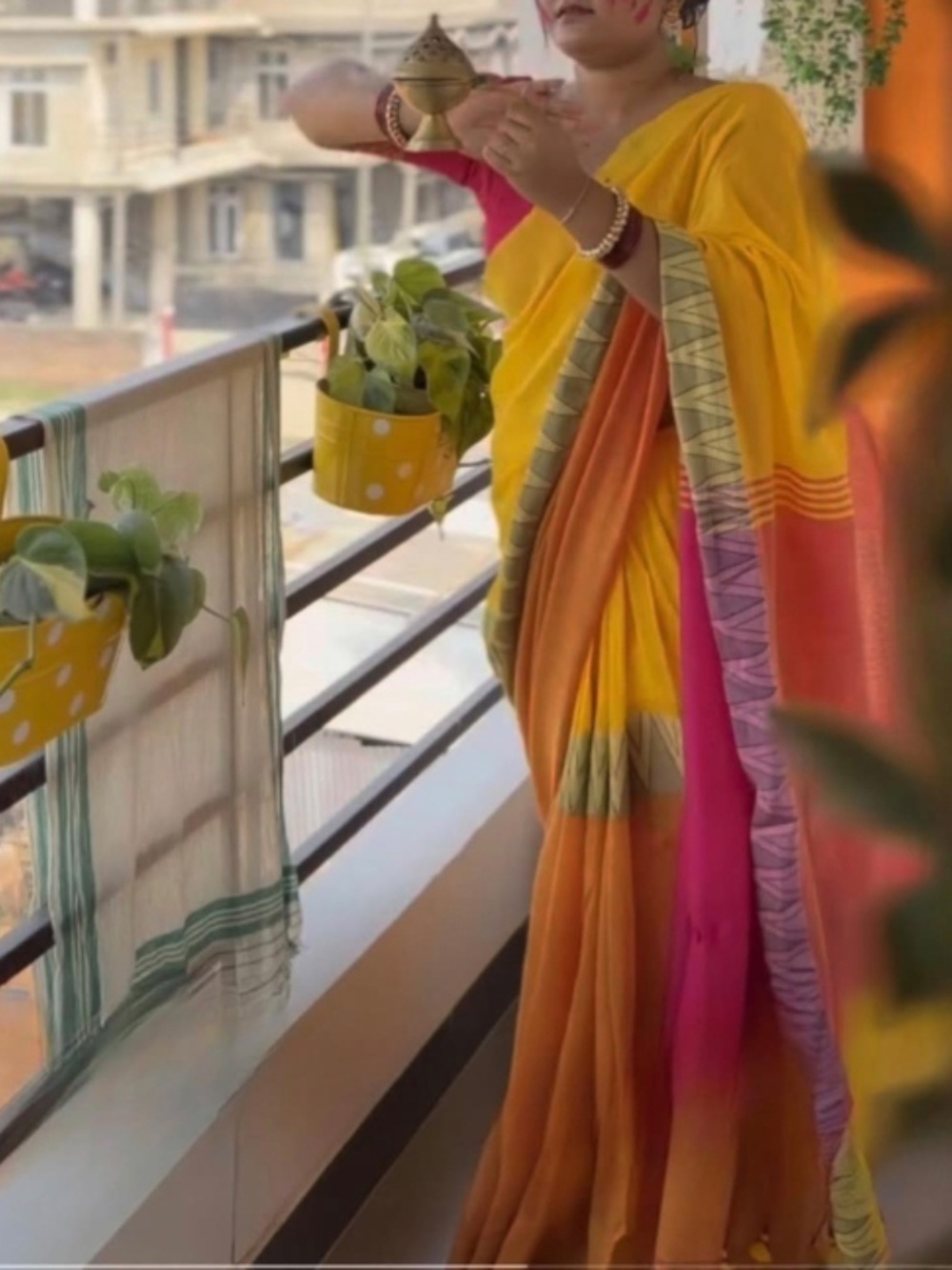 Linen saree - Picture 2 of 10